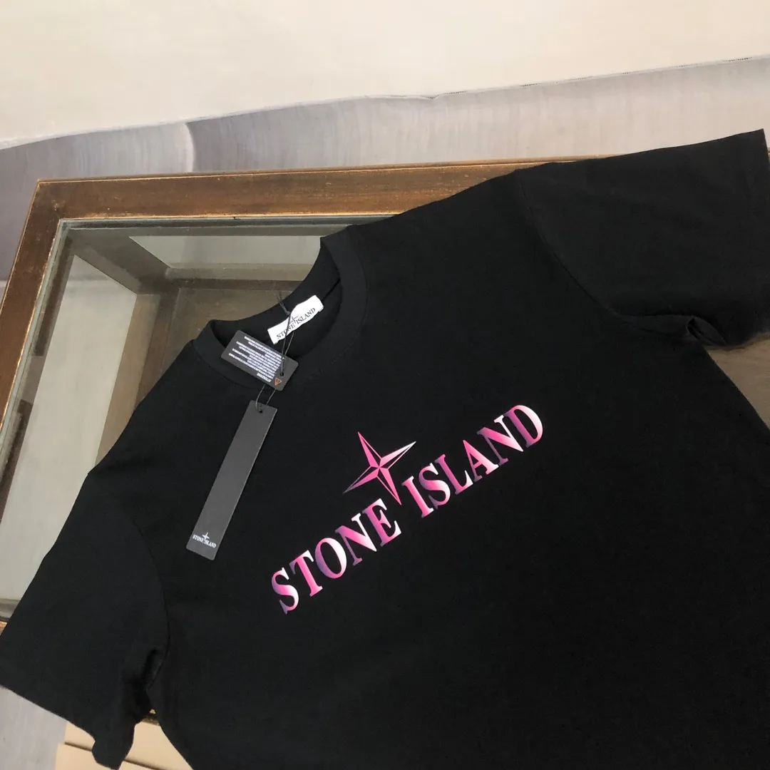 P180 Stone Island 2025 latest T-shirt, couple style ~ original order, fashionable and casual short T-shirt, specially made of customized cotton fabric ~ 100% cotton T-shirt ~ pre-washed to prevent deformation and shrinkage problem, more comfortable and breathable on the body ~ all available from stock ~ unique design style, trendy must-have item, complete with three standards 👍 Color: black/white/dark gray Size: S M L XL (larger version Please state your height and weight when placing an order)